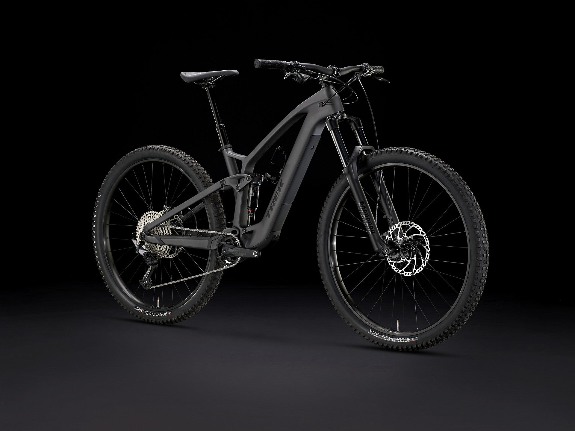 Matte black 2025 mountain bike