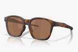 Oakley Shackle